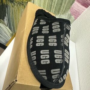 Woman’s UGG slippers